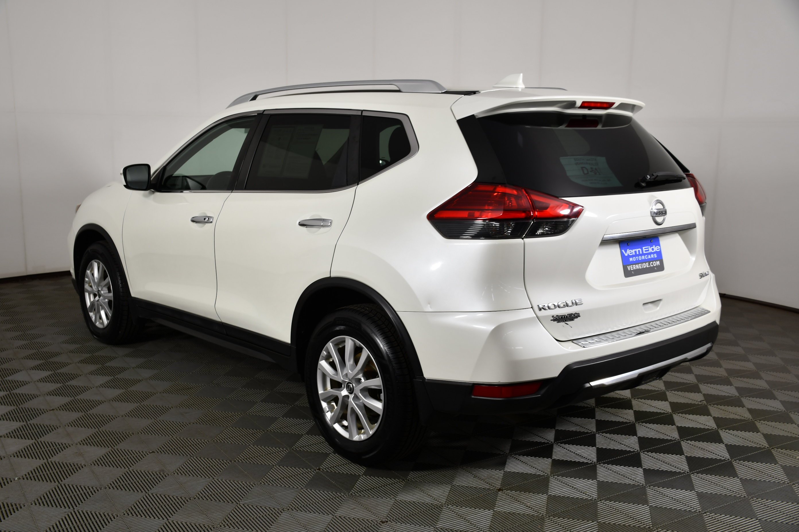 Used 2017 Pearl White Nissan SV image 8