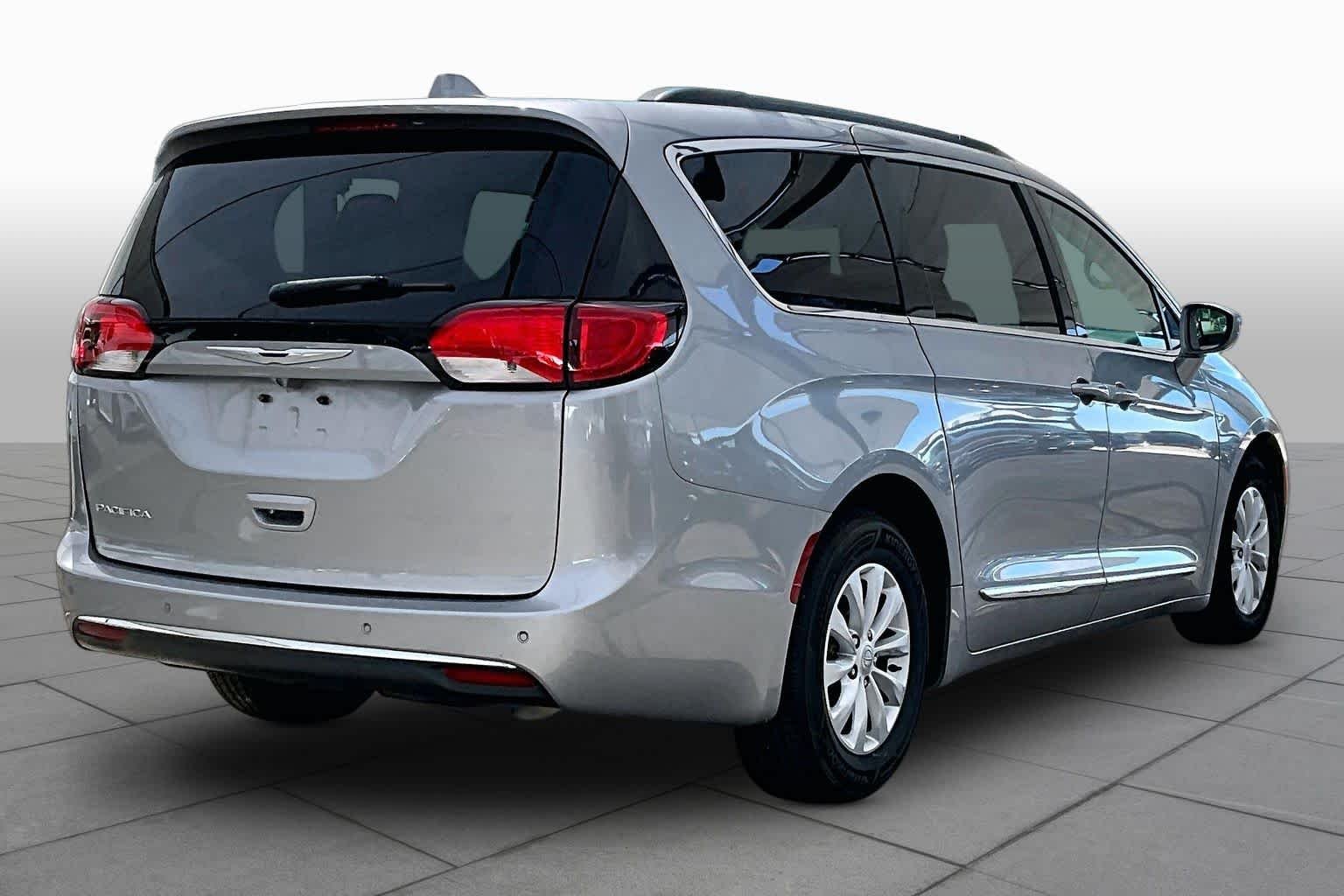 Used 2017 Billet Silver Metallic Clearcoat Chrysler Touring-L image 12