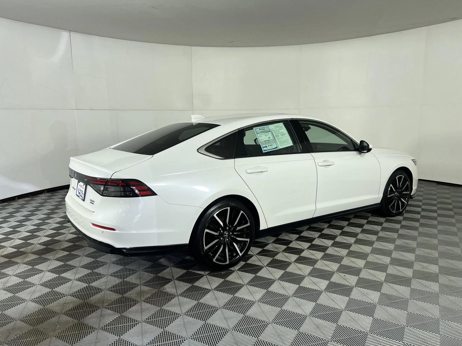 Used 2023 Platinum White Pearl Honda Touring image 27