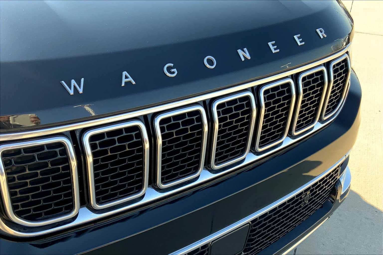 Used 2022 Diamond Black Crystal Pearlcoat Jeep Series III image 29