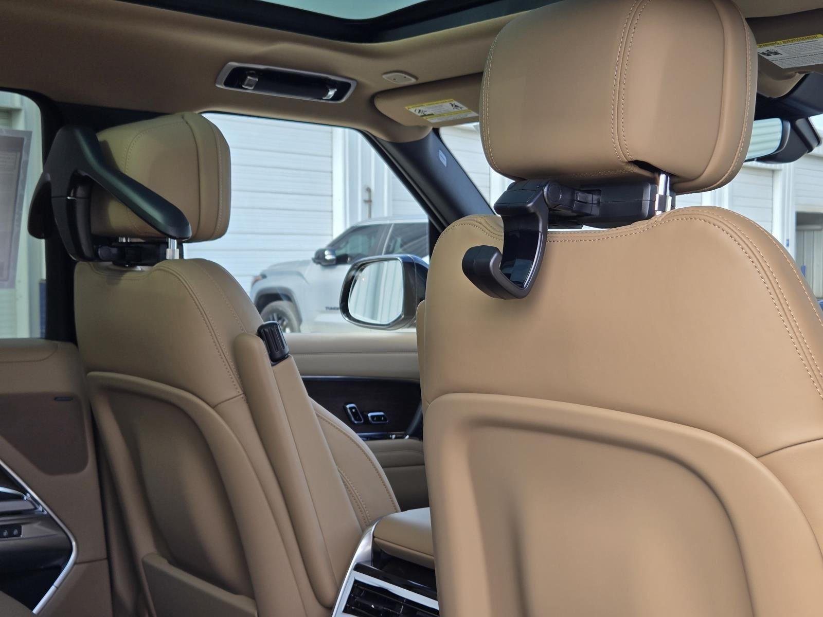 New 2026 Batumi Gold LAND ROVER SE PHEV image 41