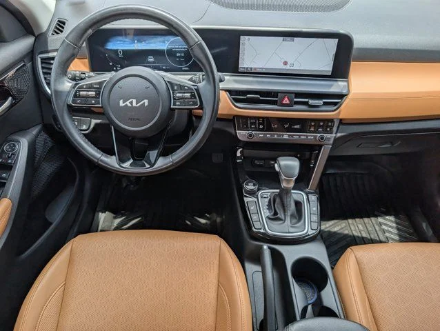 Used 2024 Snow White Pearl Kia EX image 6