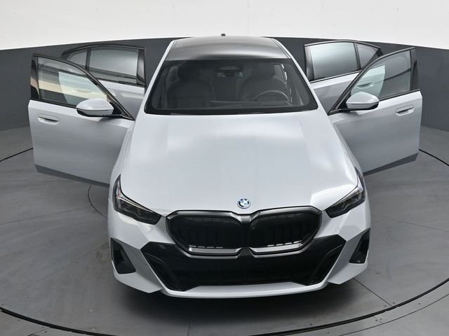 Used 2026 Gray BMW 550e xDrive image 41