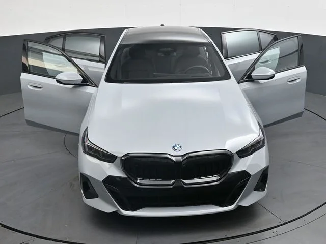 Used 2026 Gray BMW 550e xDrive image 41