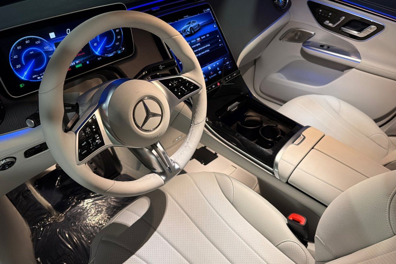 New 2026 MANUFAKTUR Alpine Grey Mercedes-Benz EQE 320 4MATIC® SUV image 9