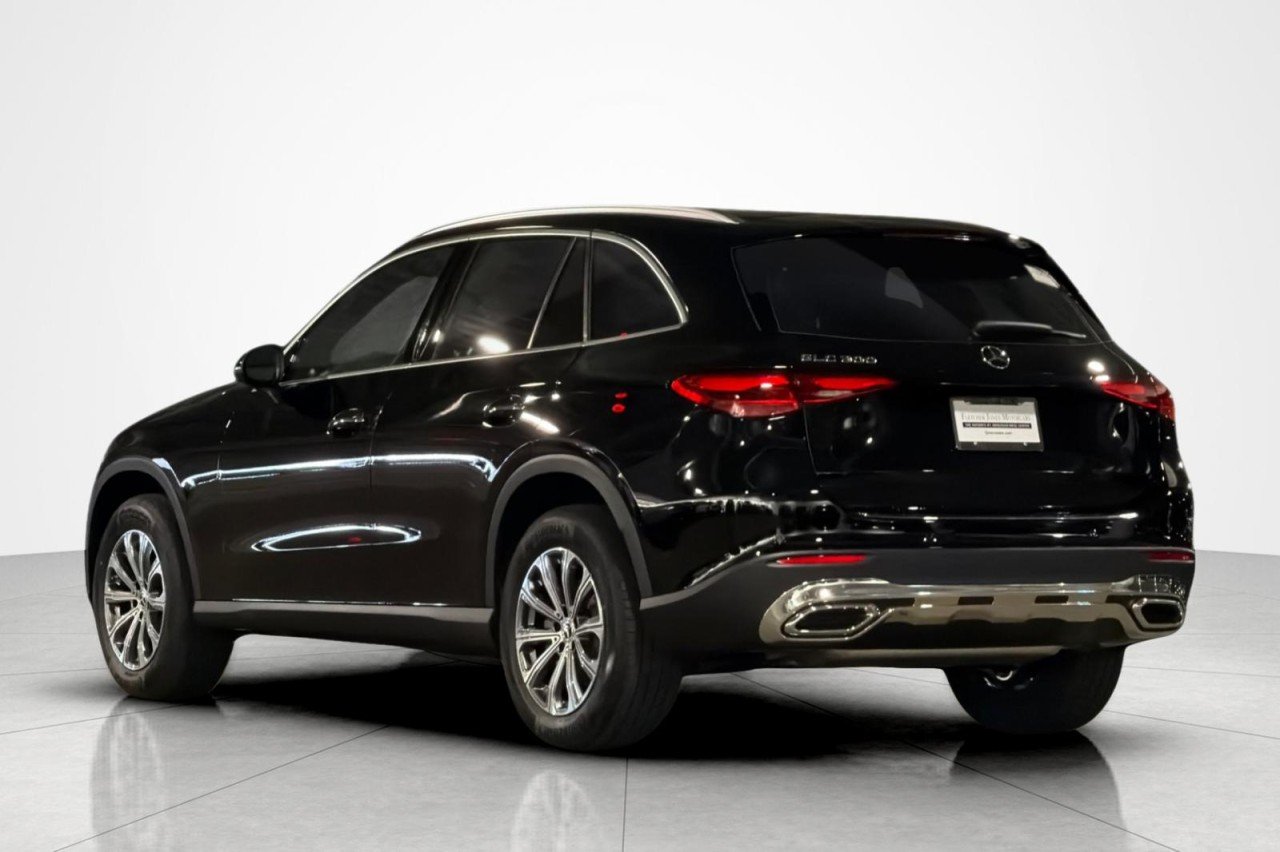 New 2026 Black Mercedes-Benz GLC 300 SUV image 3