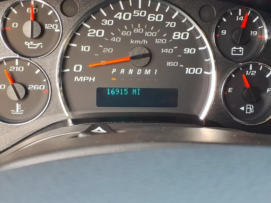 Used 2025 Summit White Chevrolet WT image 25