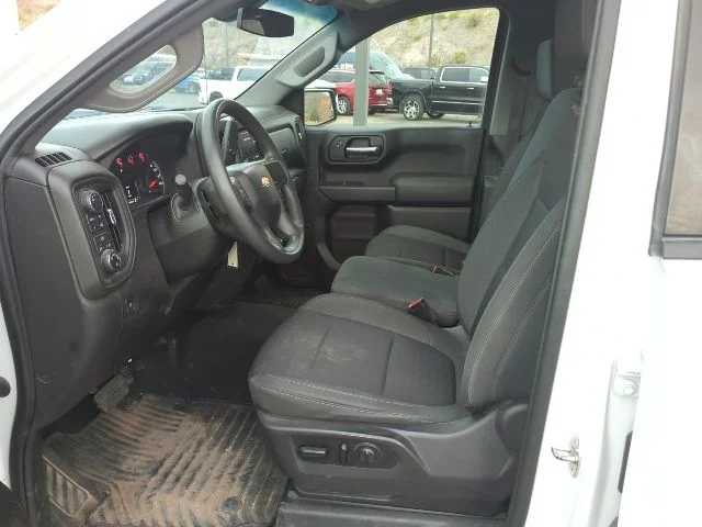 Used 2022 White Chevrolet Custom image 5