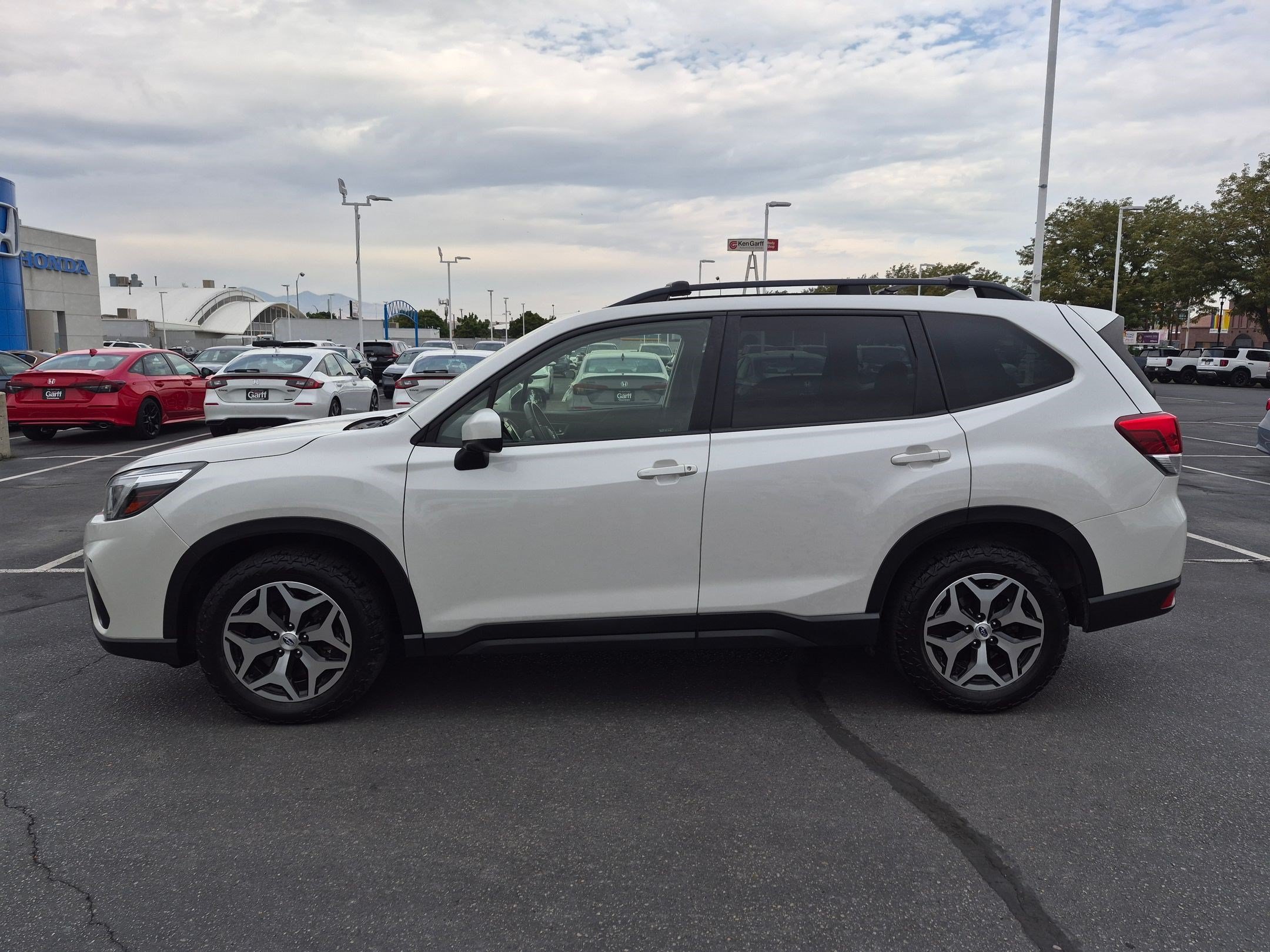 Used 2021 Crystal White Pearl Subaru Premium image 7