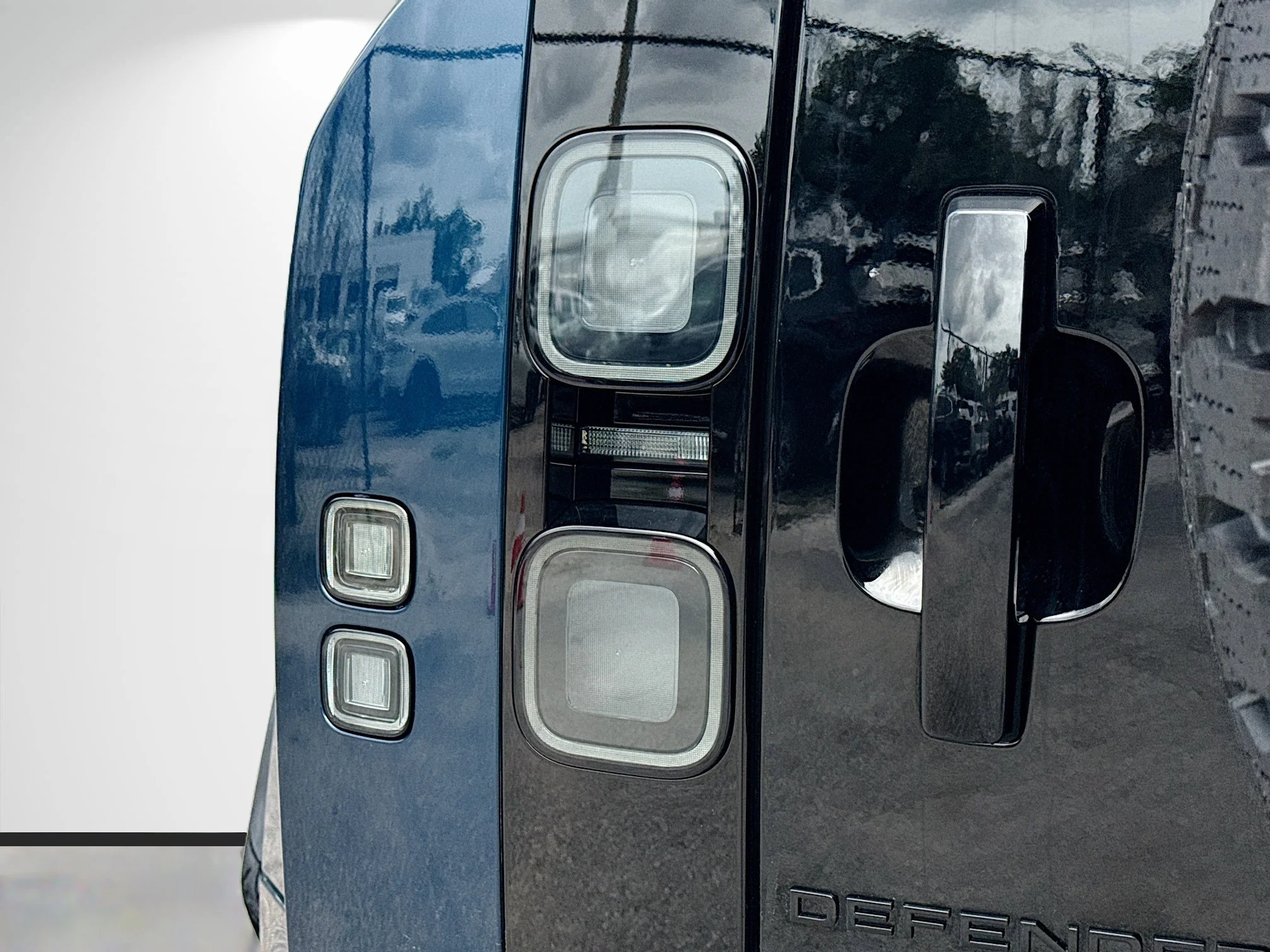 New 2026 Sargasso Blue Premium Metallic Land Rover OCTA image 10