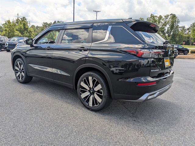 Used 2025 Black Diamond Mitsubishi SE image 12