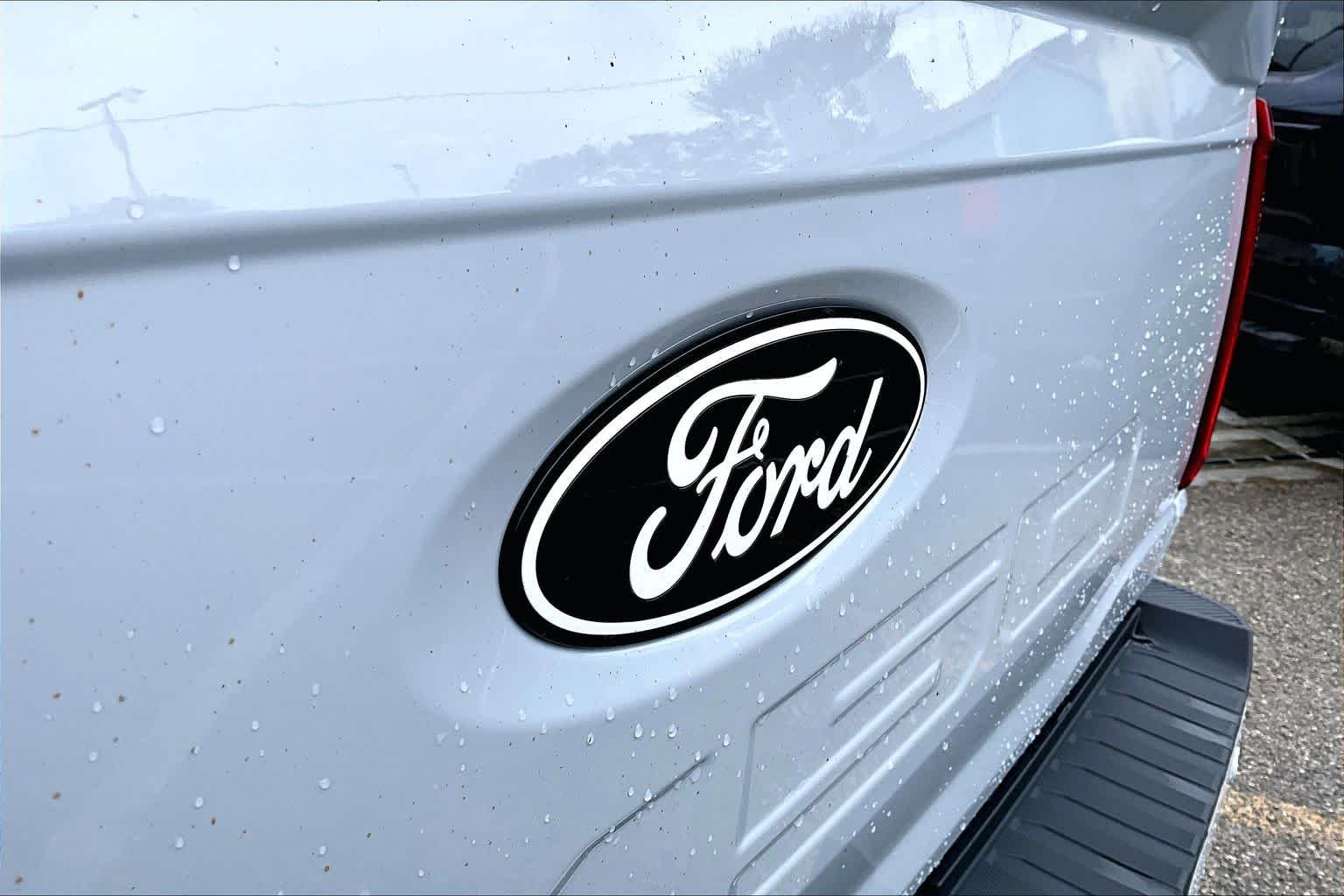 Used 2025 Space White Metallic Ford XLT image 35