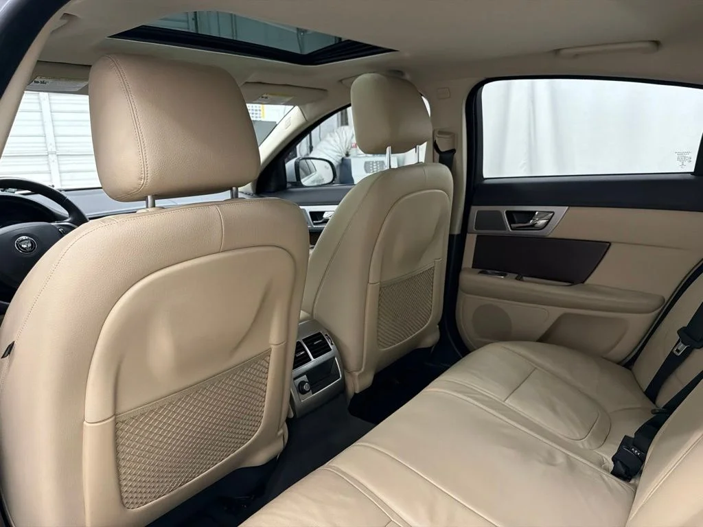 Used 2015  Jaguar 2.0T Premium image 22