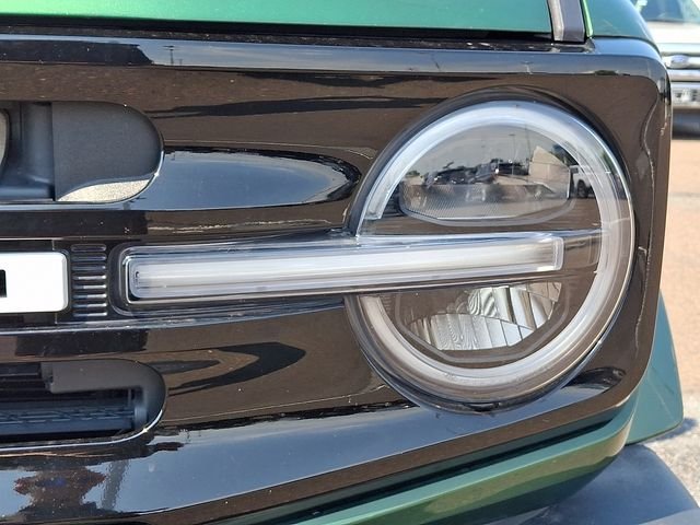 Used 2025 Green Metallic Ford Outer Banks image 9