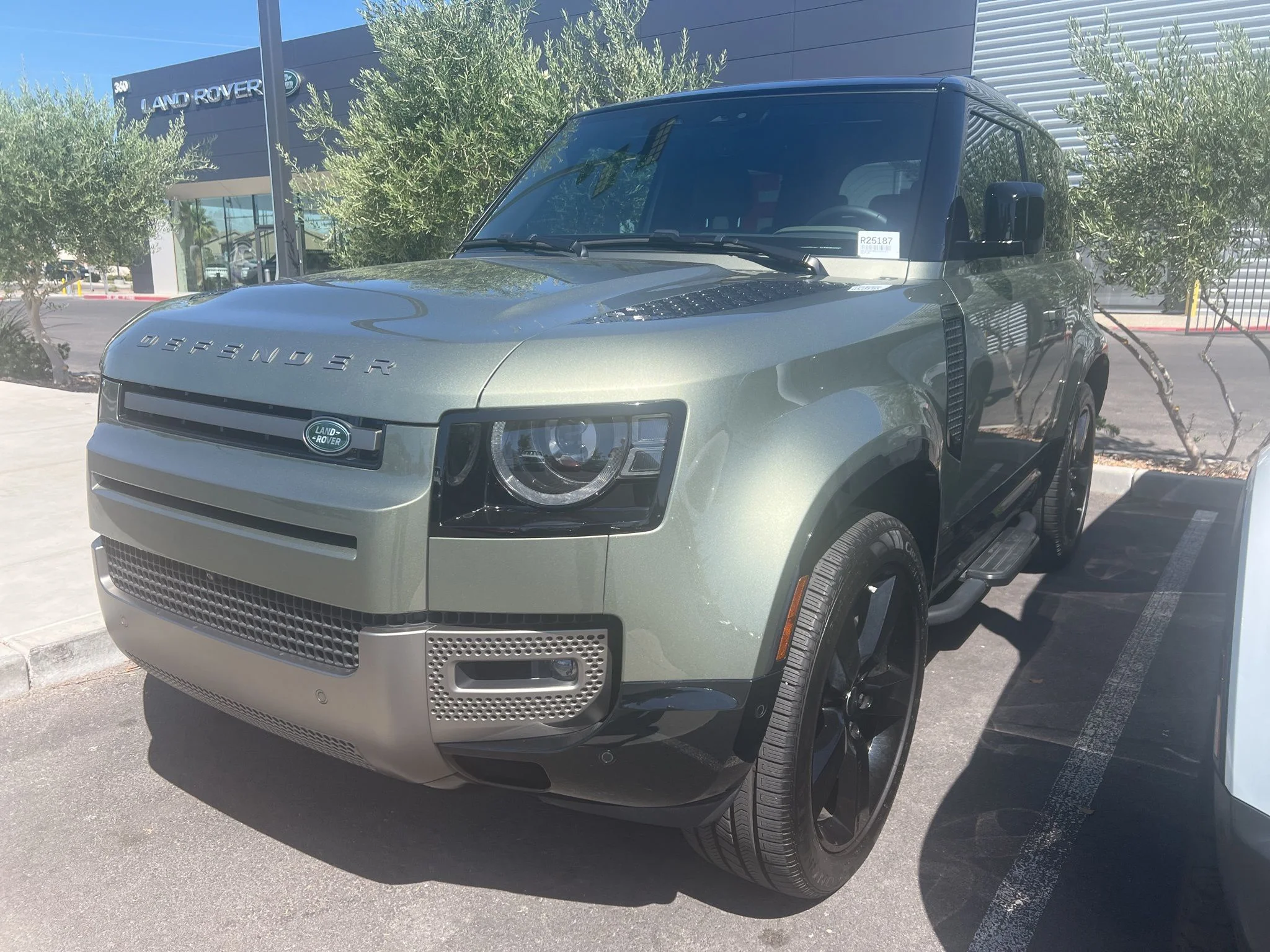 2025 Land Rover Defender 90 X-Dynamic SE P400's photo