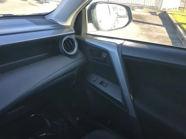 Used 2018 Blue Toyota LE image 18