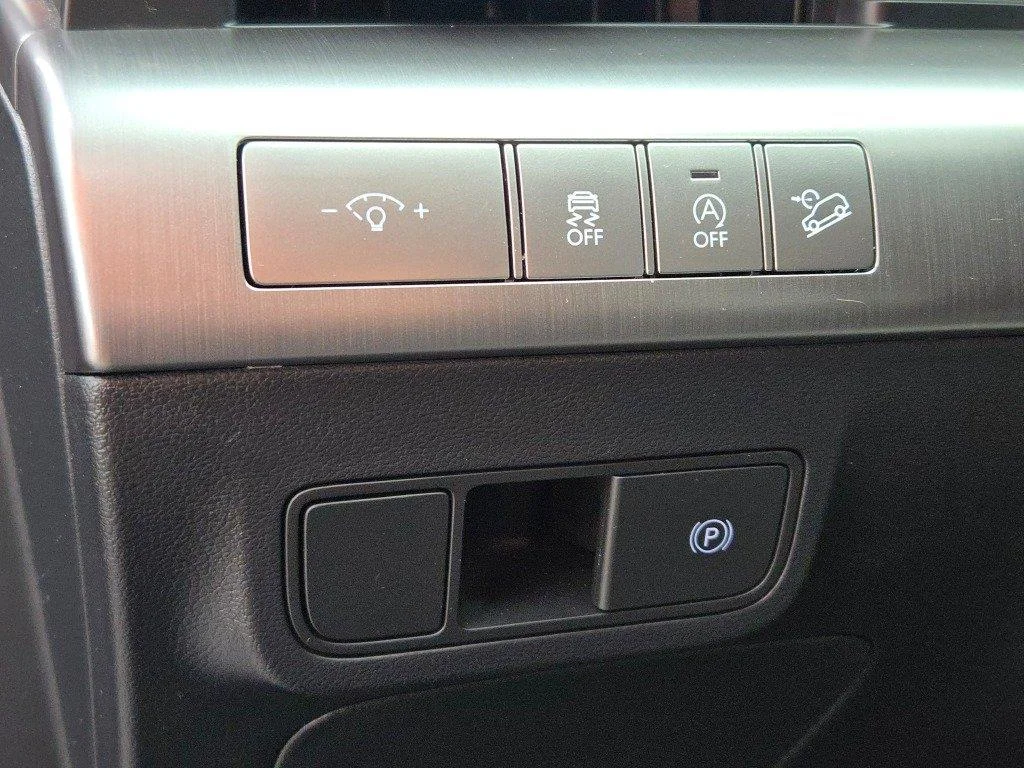 Used 2025 Ecotronic Gray Pearl Hyundai SE image 19