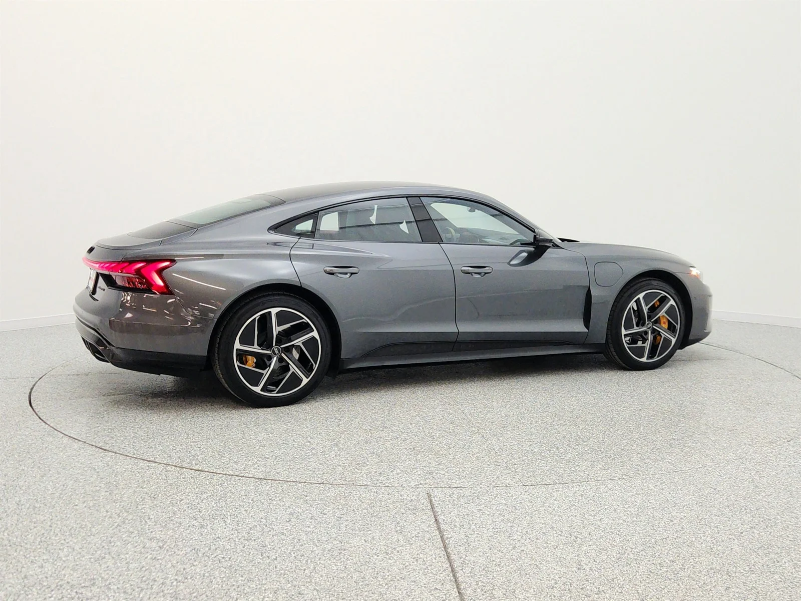 Used 2024 Daytona Gray Pearl Effect Audi quattro image 5
