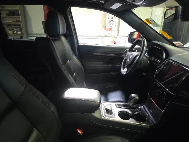 Used 2022 White Jeep Limited image 10