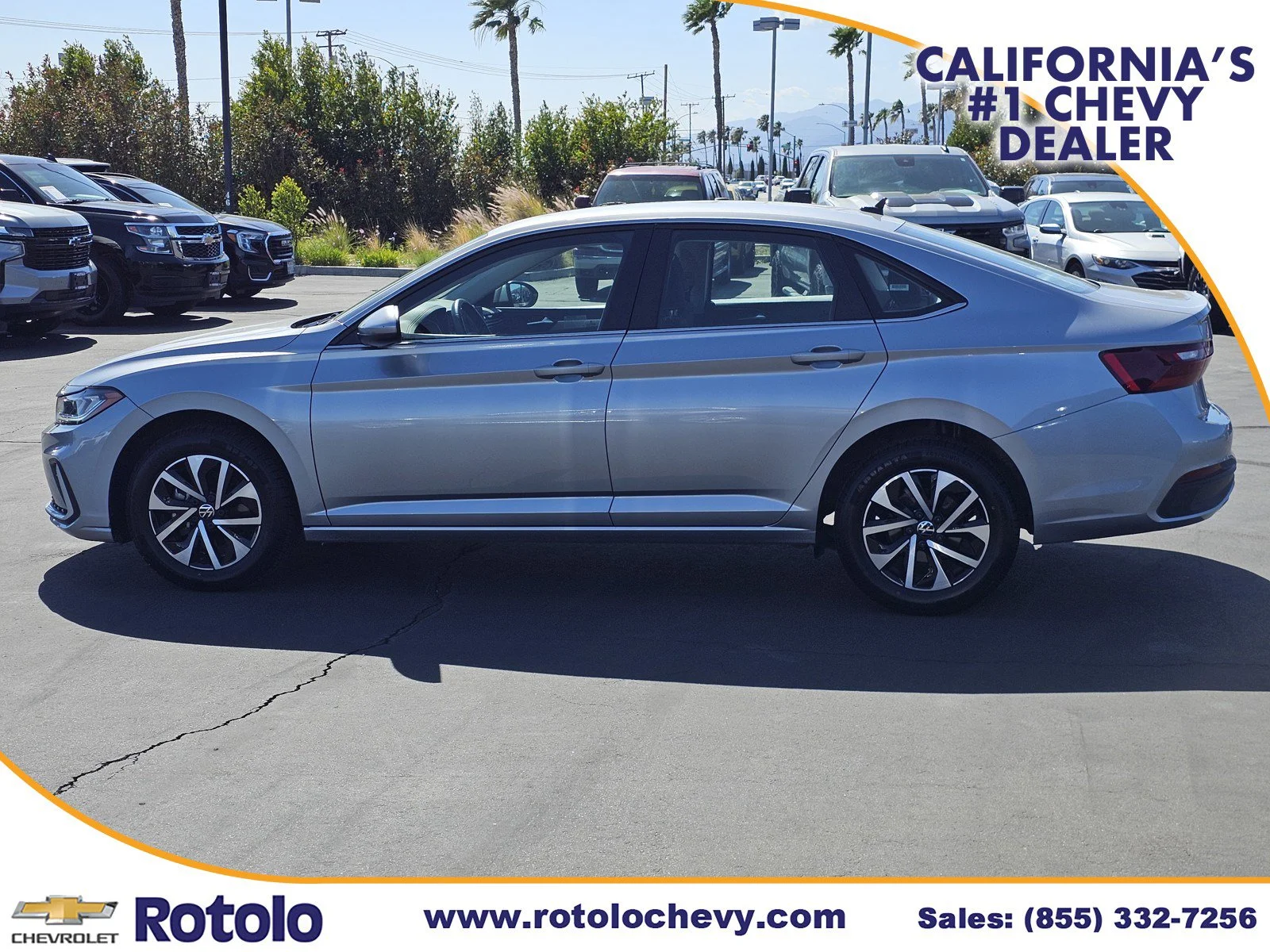 Used 2025  Volkswagen S image 4