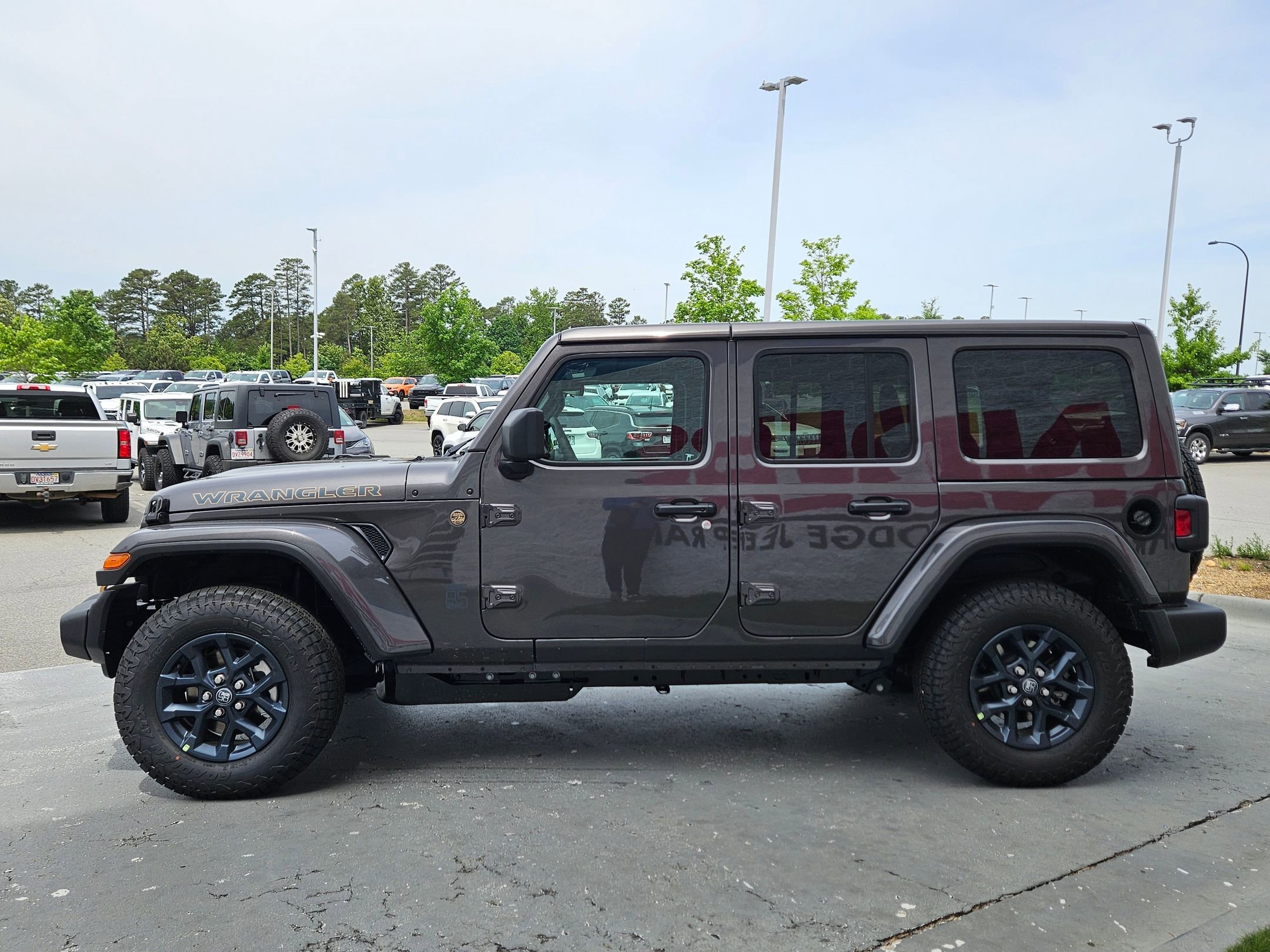 New 2026 Granite Crystal Metallic Clear-Coat Exterior Paint Jeep 85th Anniversary image 4
