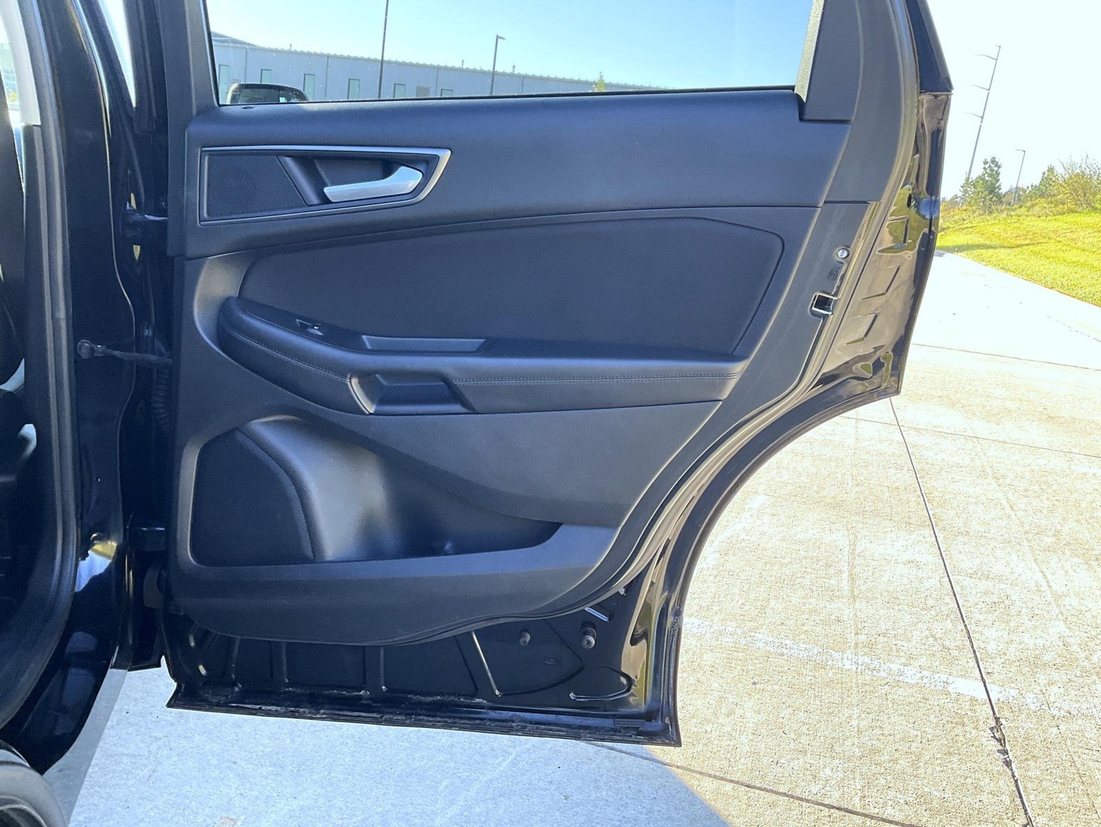Used 2018 Black Ford SE image 26
