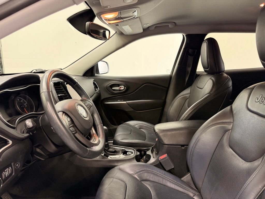 Used 2019 White Jeep  image 10