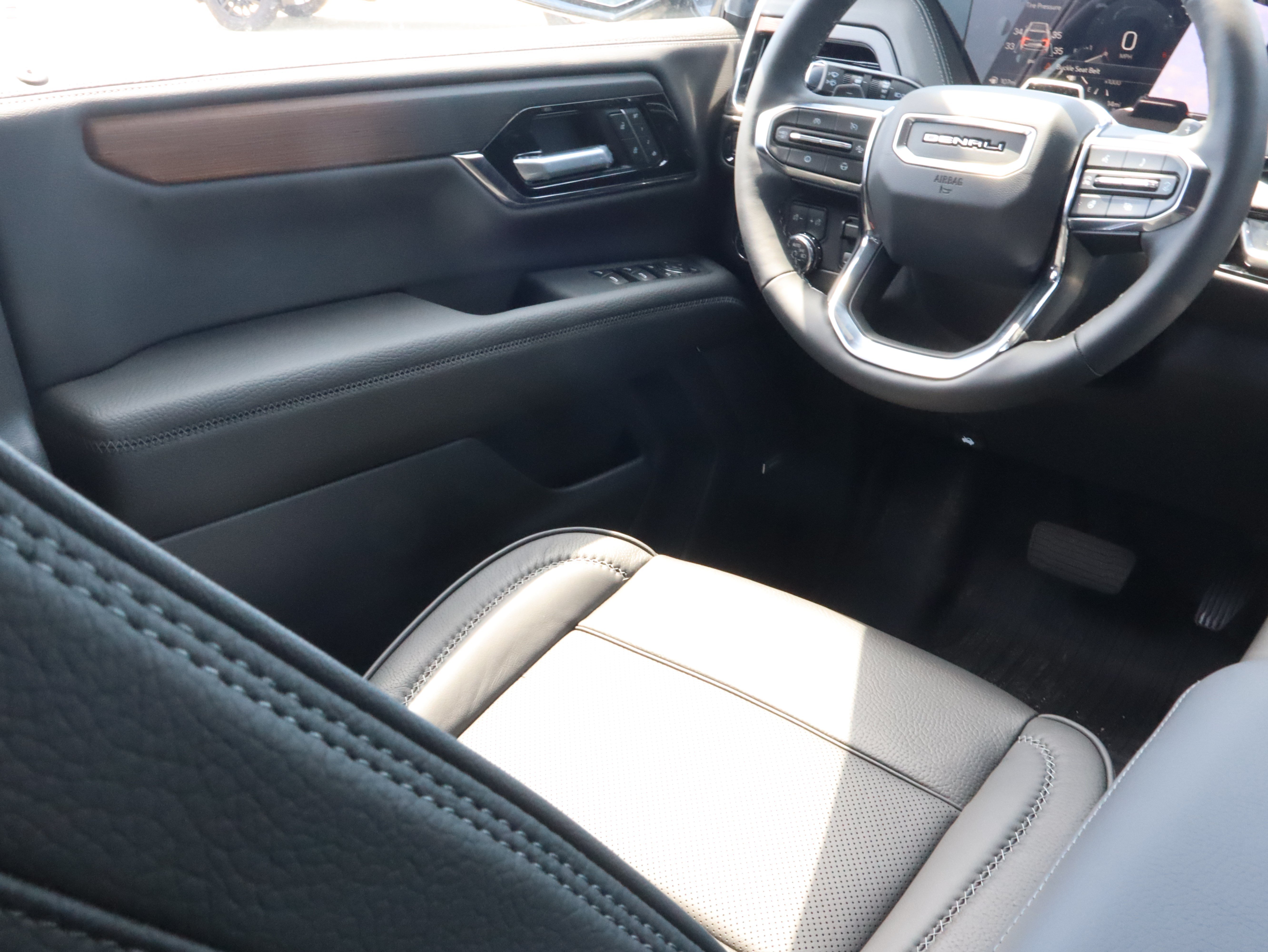2026 GMC Yukon Denali - Photo 13