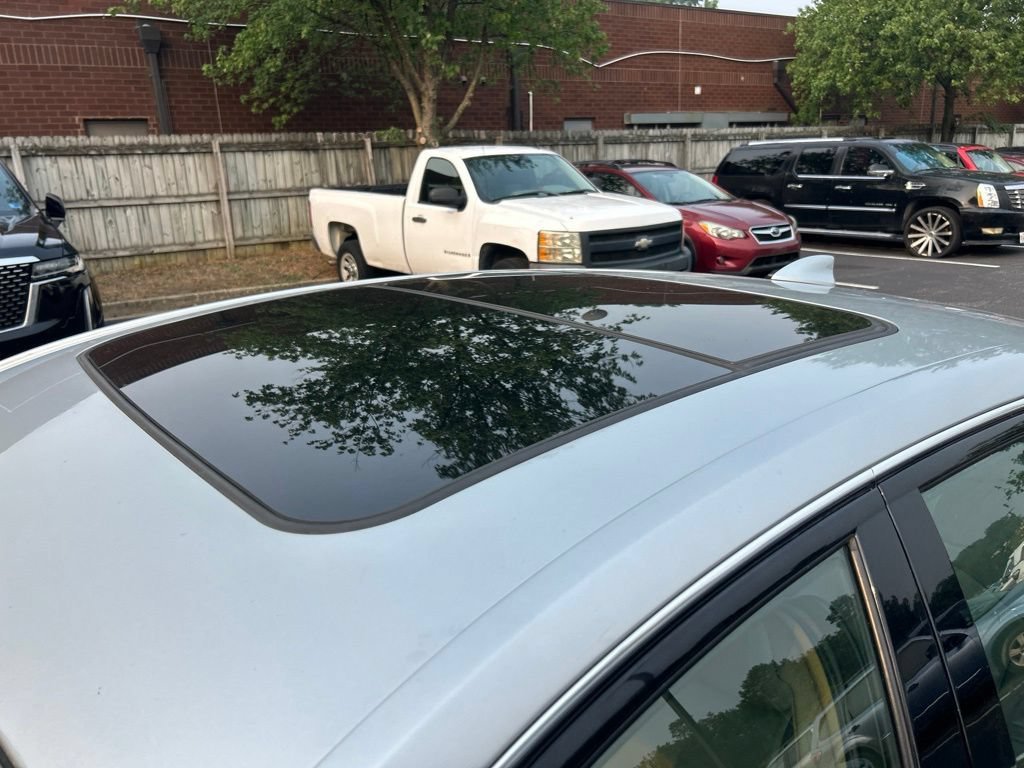 Used 2019 RADIANT SILVER METALLIC Cadillac Luxury RWD image 9