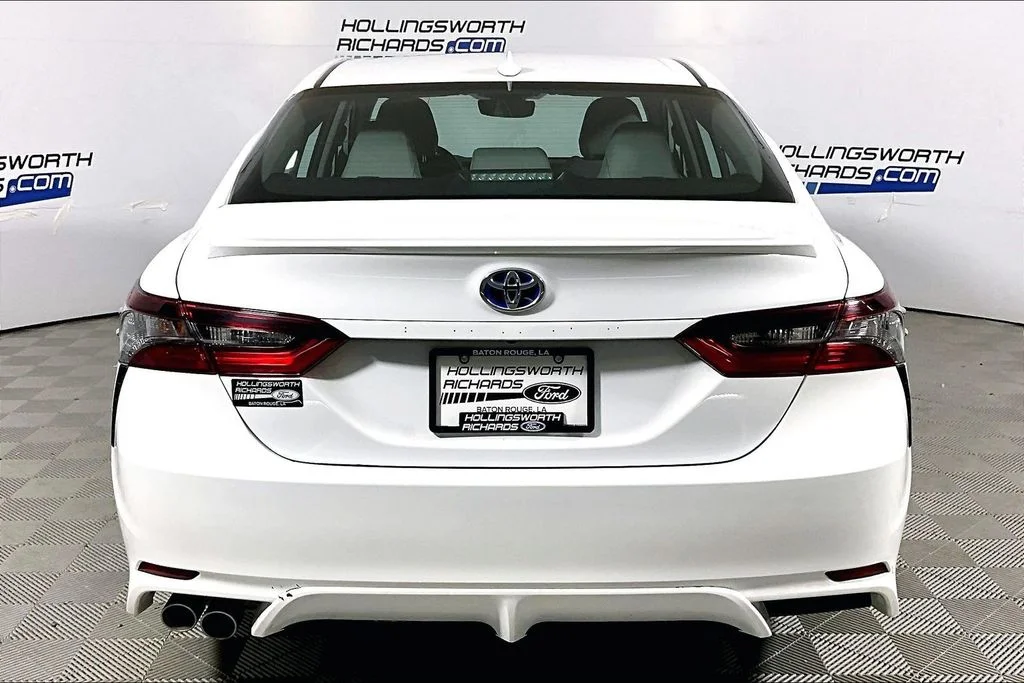 Used 2024 Ice Toyota SE image 4