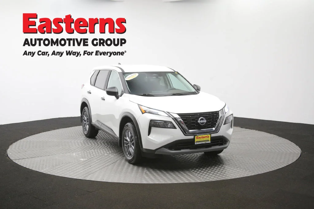 Used 2023 White Nissan S image 52