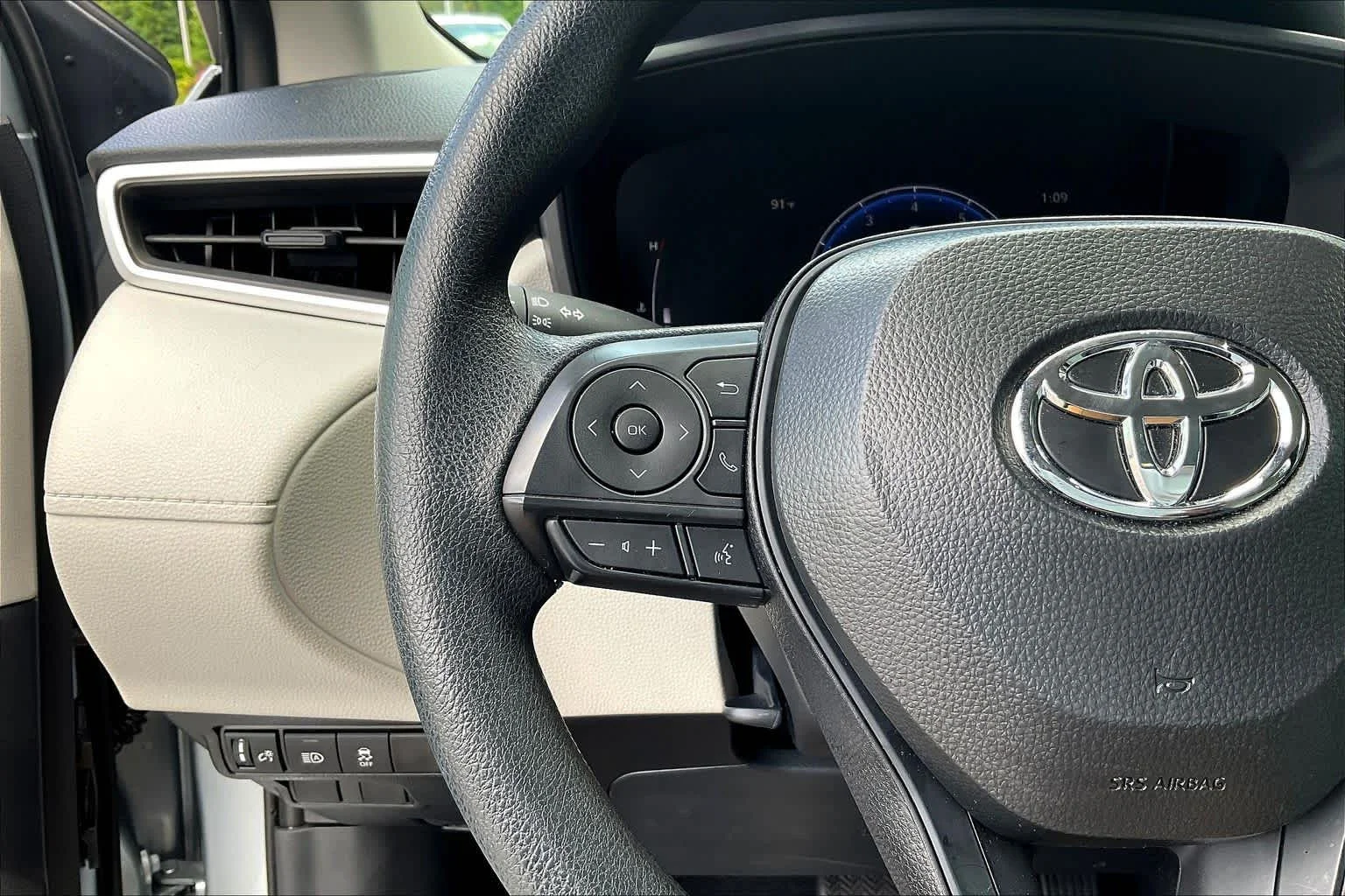 Used 2026 Sonic Silver Toyota L image 23