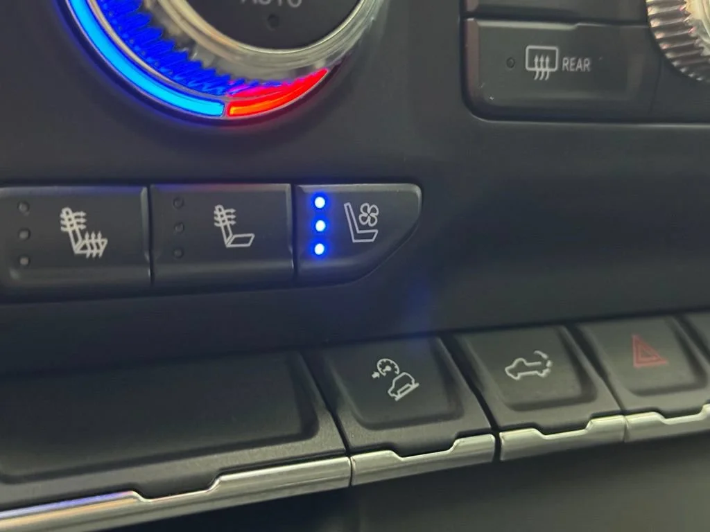 Used 2022 Onyx Black GMC AT4 image 5