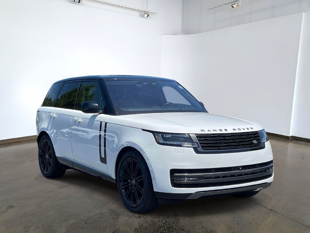 Used 2022 Fuji White Land Rover SE image 3