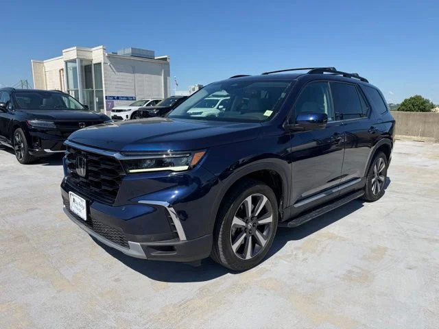 Used 2023  Honda Touring image 3
