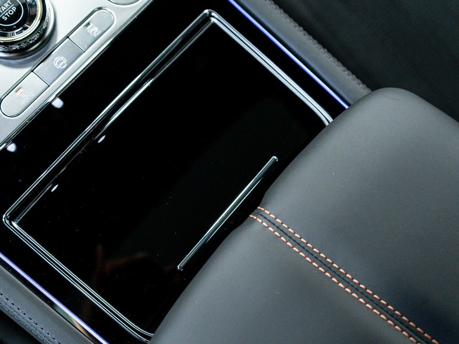 New 2026 Tourmaline Green - by Mulliner Bentley Azure image 27