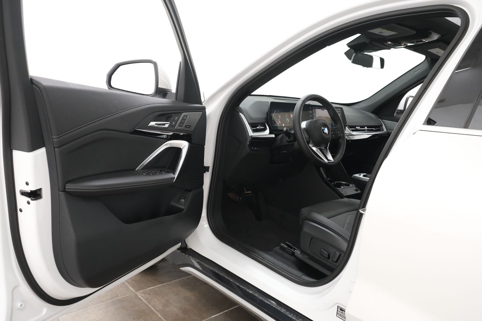 New 2027 Mineral White Metallic BMW xDrive28i image 24