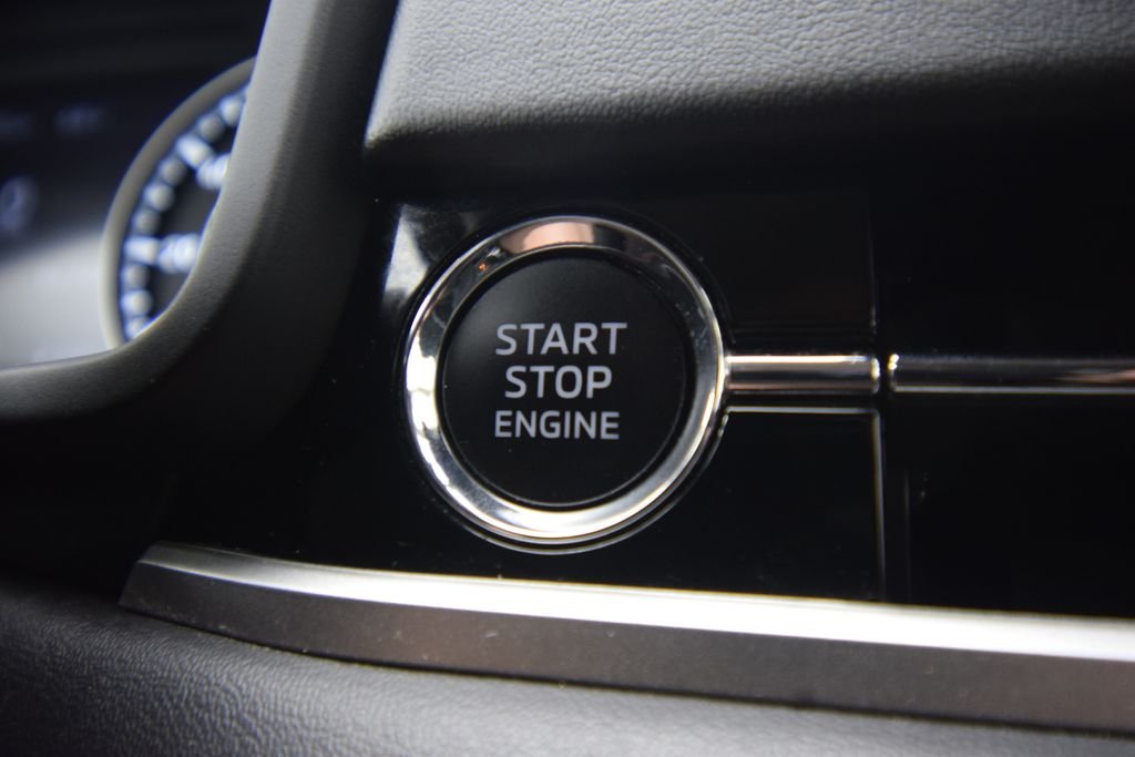 Used 2022  Mitsubishi ES image 26