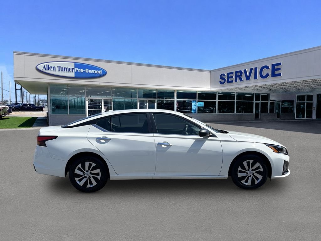 Used 2025 Glacier White Nissan 2.5 S image 9