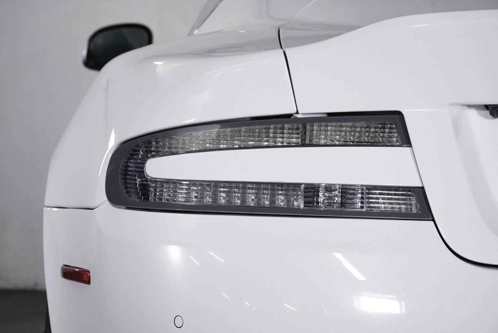 Used 2015 White Aston Martin  image 18