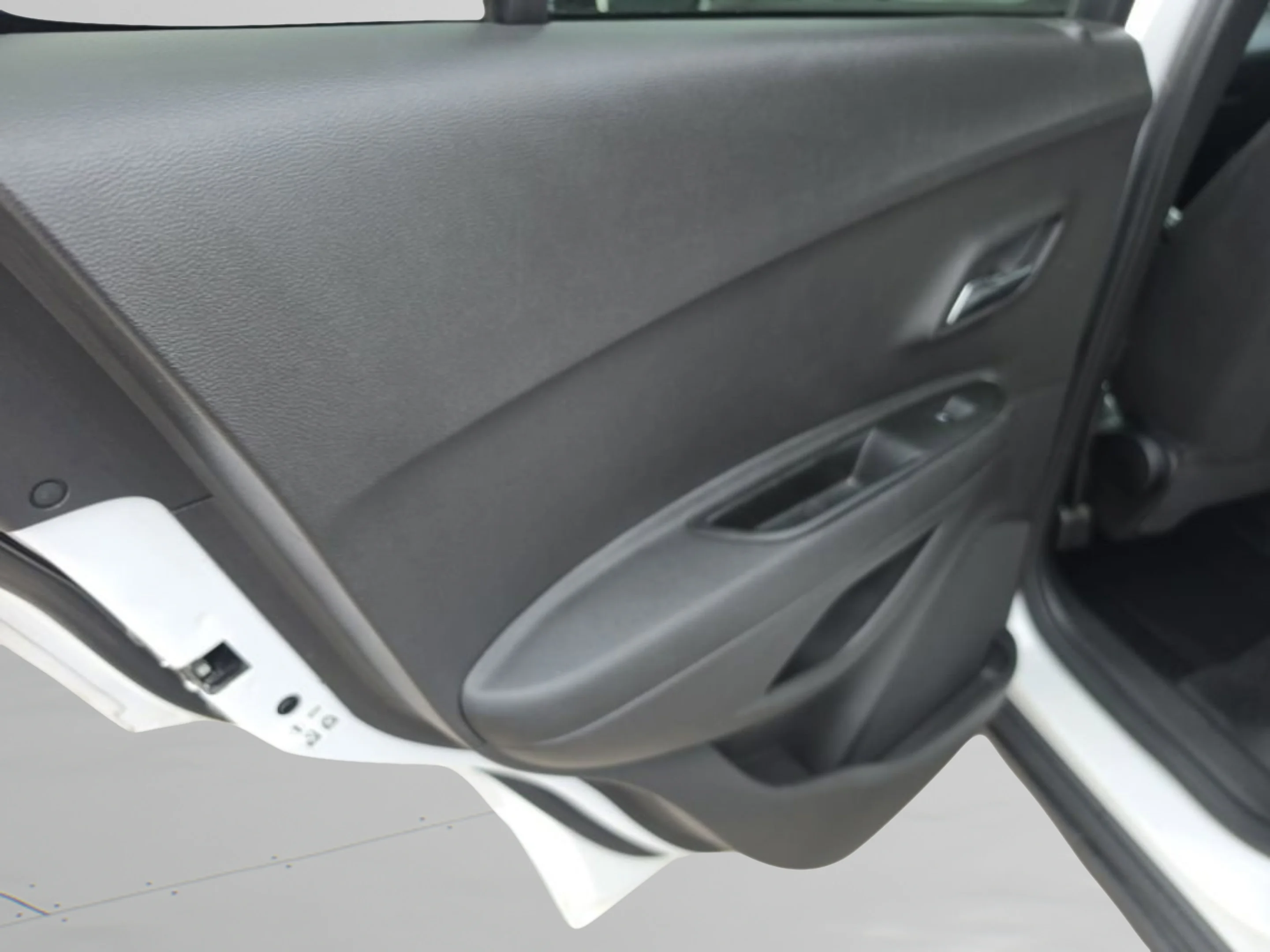 Used 2020 SUMMIT WHITE Chevrolet LS image 25