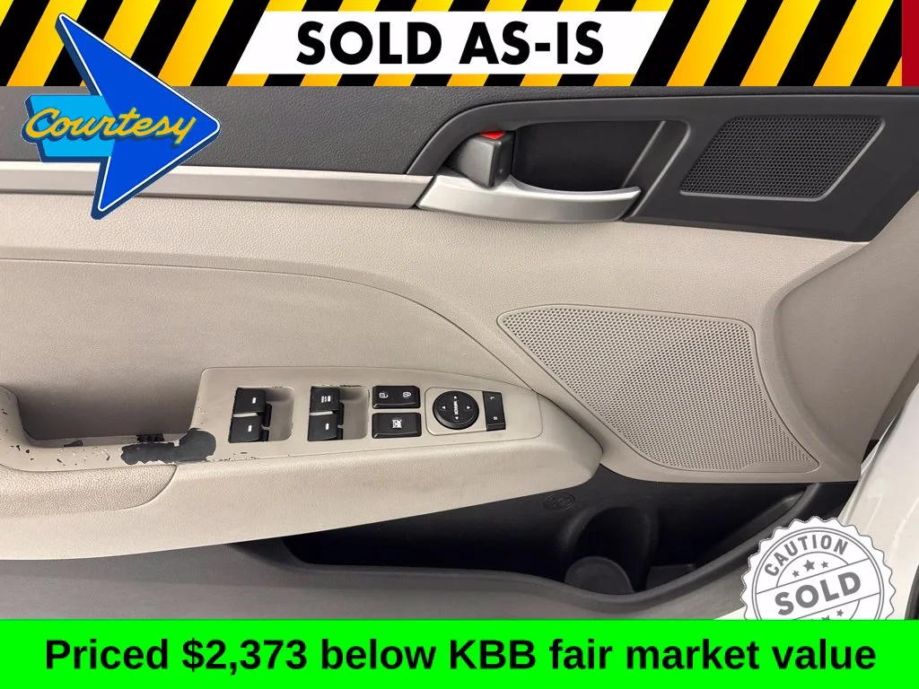 Used 2017 White Hyundai SE image 21