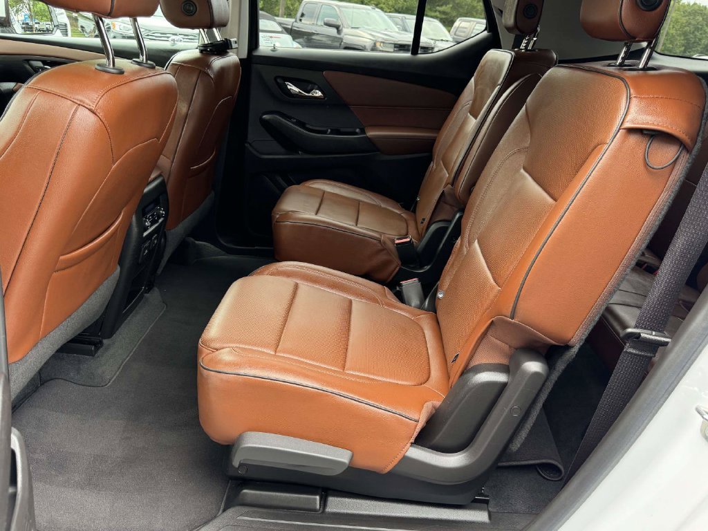 Used 2018 Beige Chevrolet High Country image 19
