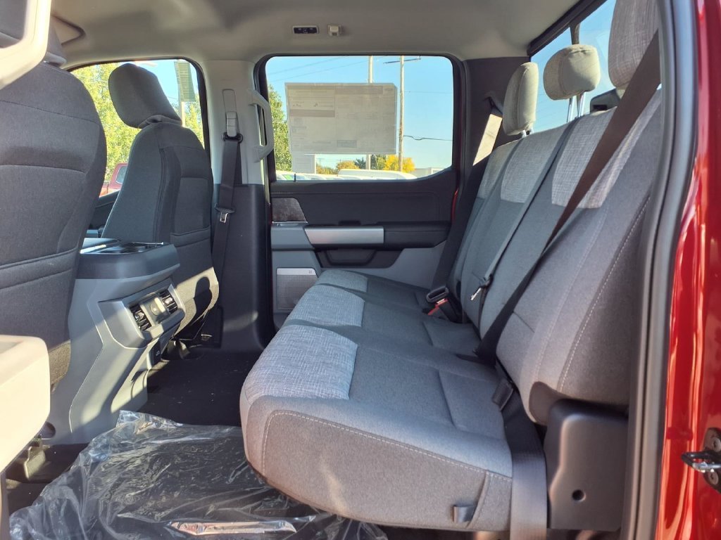 New 2027 Ruby Red Metallic Tinted Clearcoat Ford F-250® XLT image 22