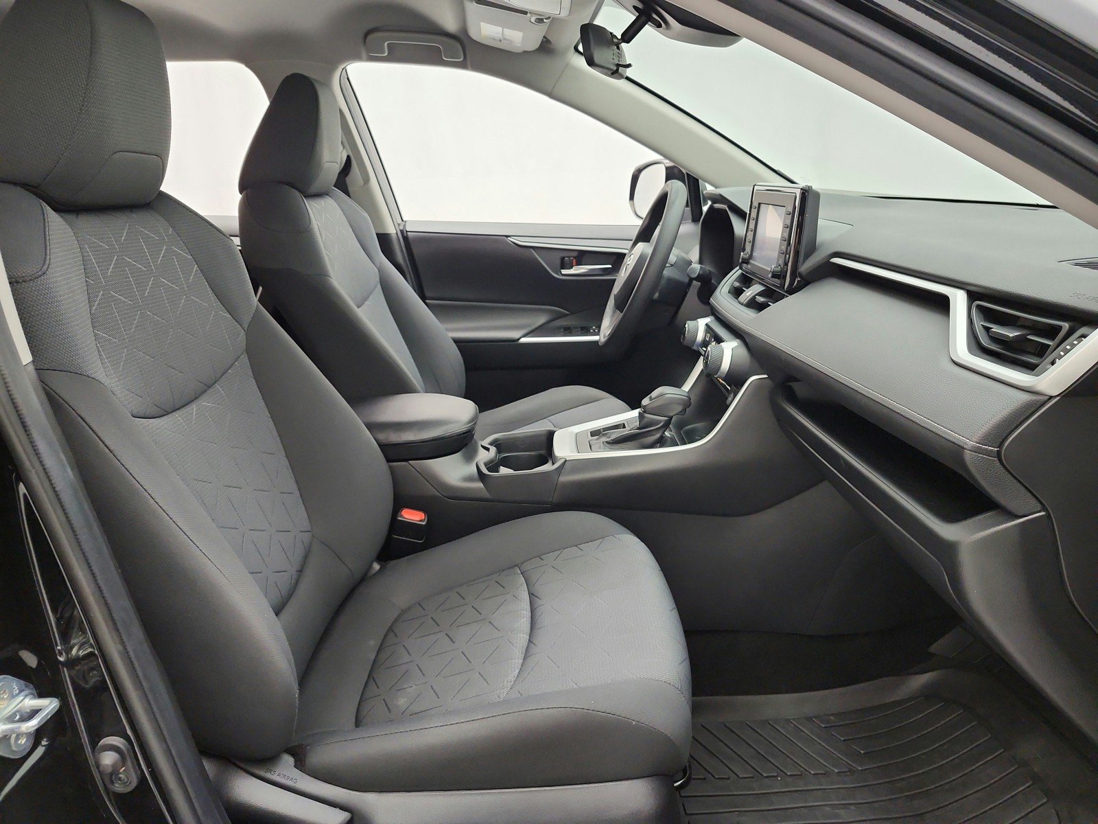 Used 2020 Midnight Black Metallic Toyota XLE FWD (Natl) image 17