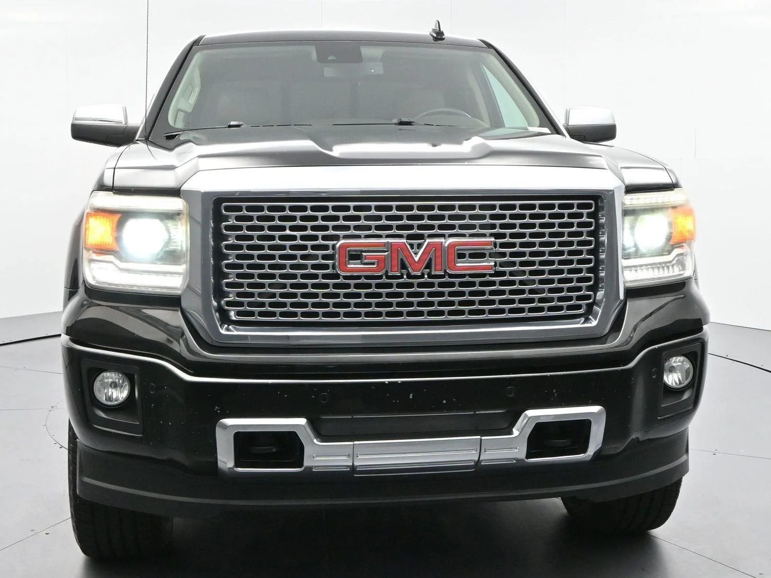 Used 2015 Onyx Black GMC Denali image 2