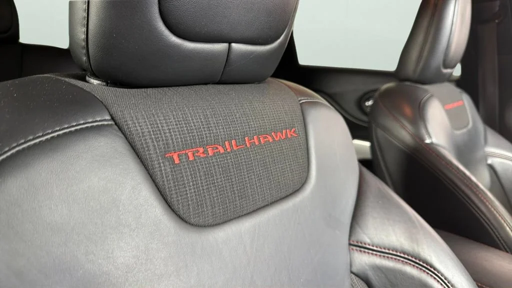 Used 2017 Silver Jeep Trailhawk 4x4 image 34