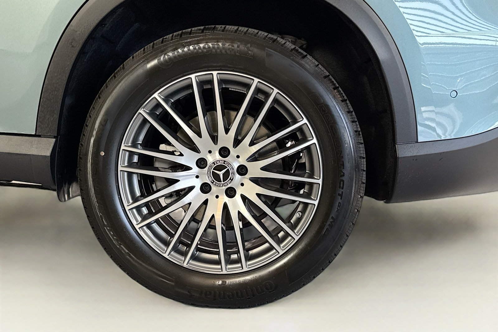 New 2026 Verde Silver Metallic Mercedes-Benz GLC 300 image 29