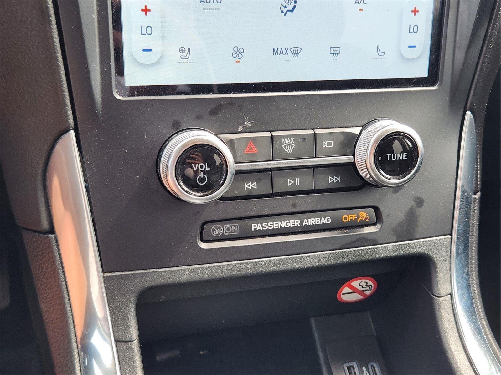 Used 2024 Iconic Silver Ford Titanium image 18