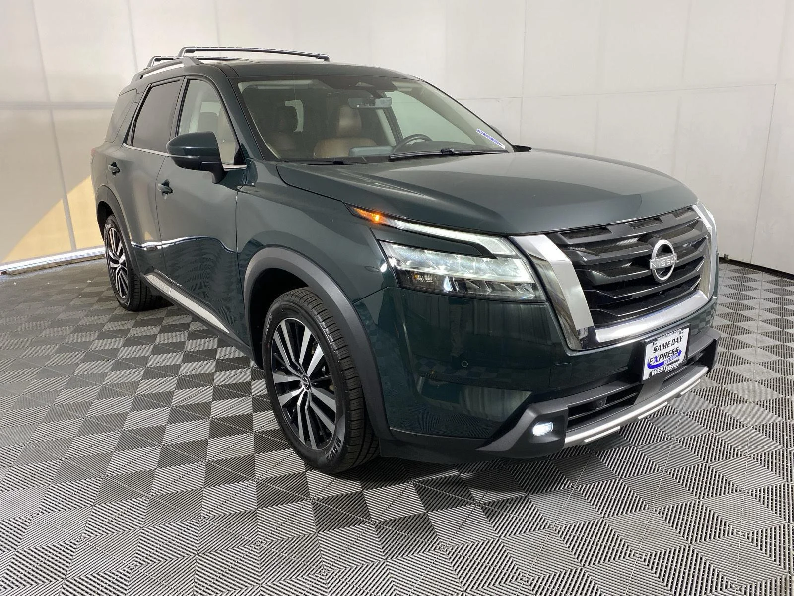 Used 2023 Obsidian Green Pearl Nissan Platinum image 11